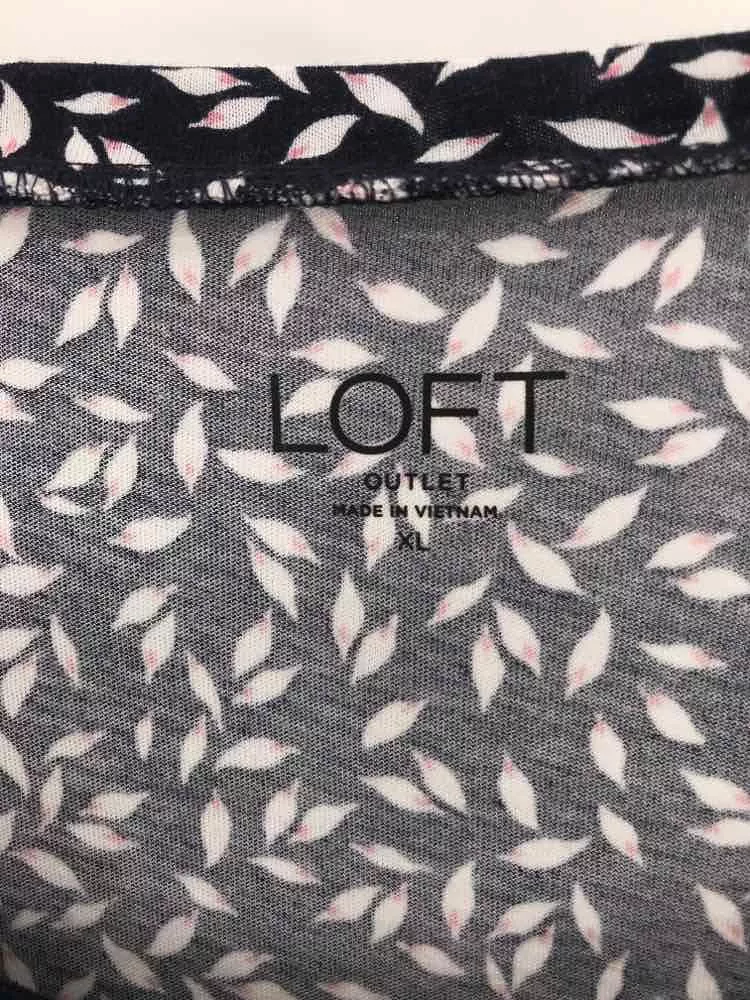 Pre-Owned Loft Navy Size XL Printed Blouse