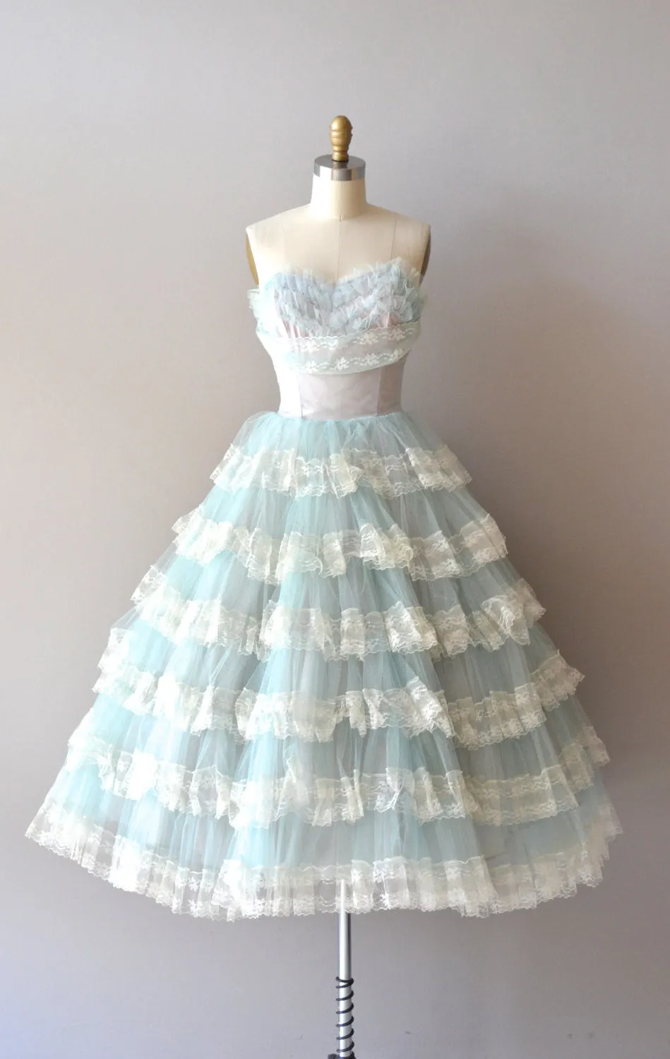 Vintage Style Short Prom Dress with Lace Tiered Skirt